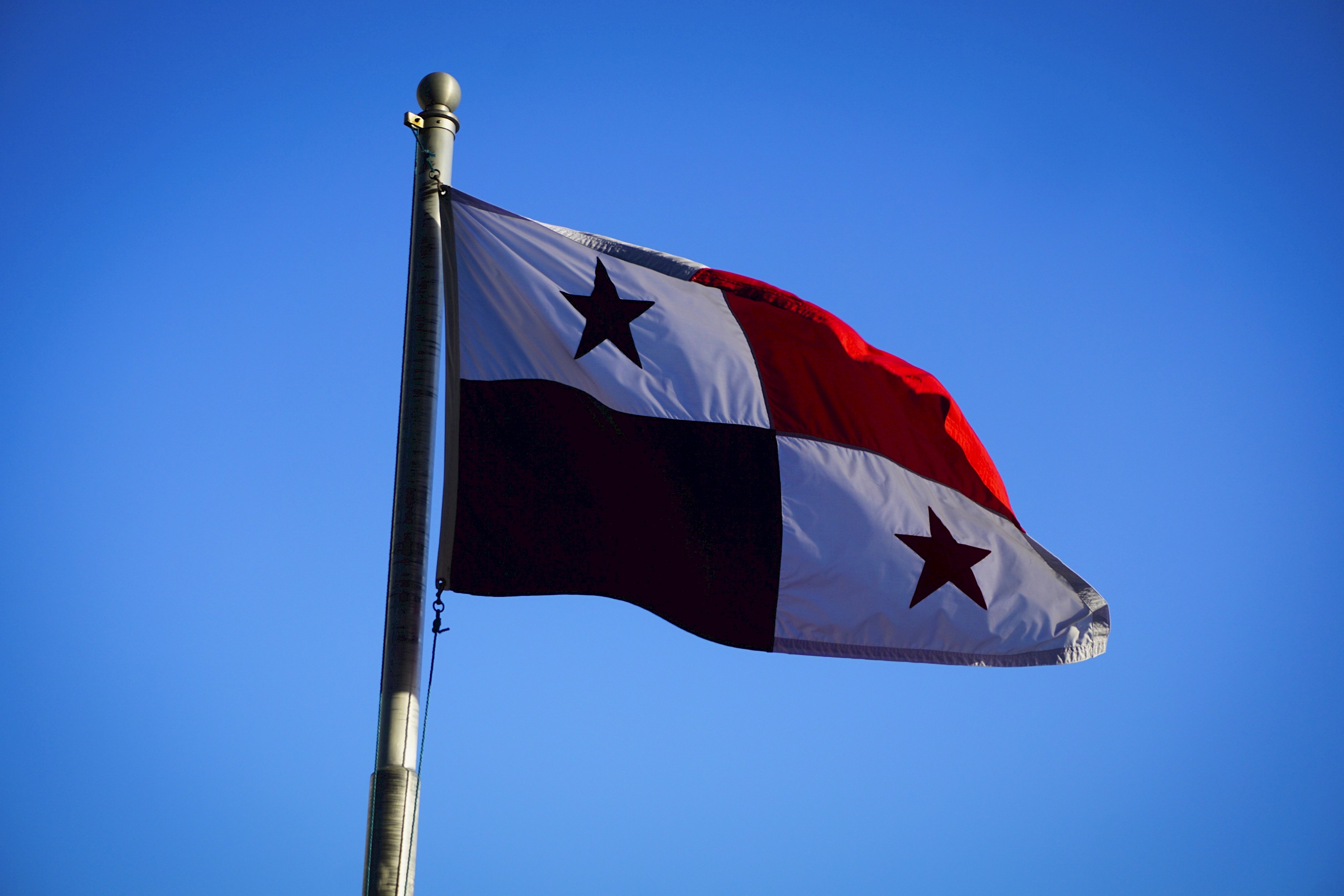Bandera Panameña, Bandera de Panamá. El cielo de Fondo. enseña, estandarte, insignia, emblema, banderín, banderola, blasón, confalón, distintivo, divisa, gallardete, guión, oriflama, pabellón, pendón, símbolo, señal .