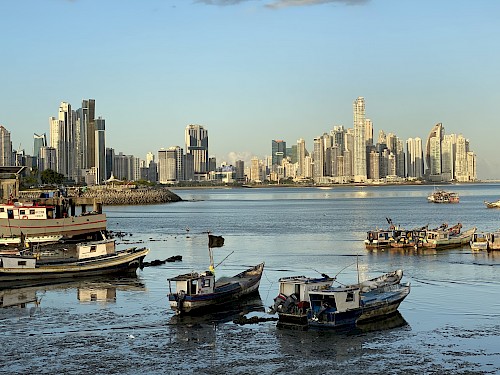 Vista de la ciudad de Panamá desde la cinta costera.