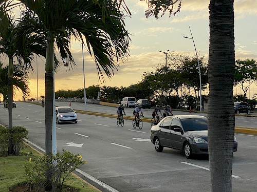 Ciclismo en la ciudad de Panamá. 
Cinta costera