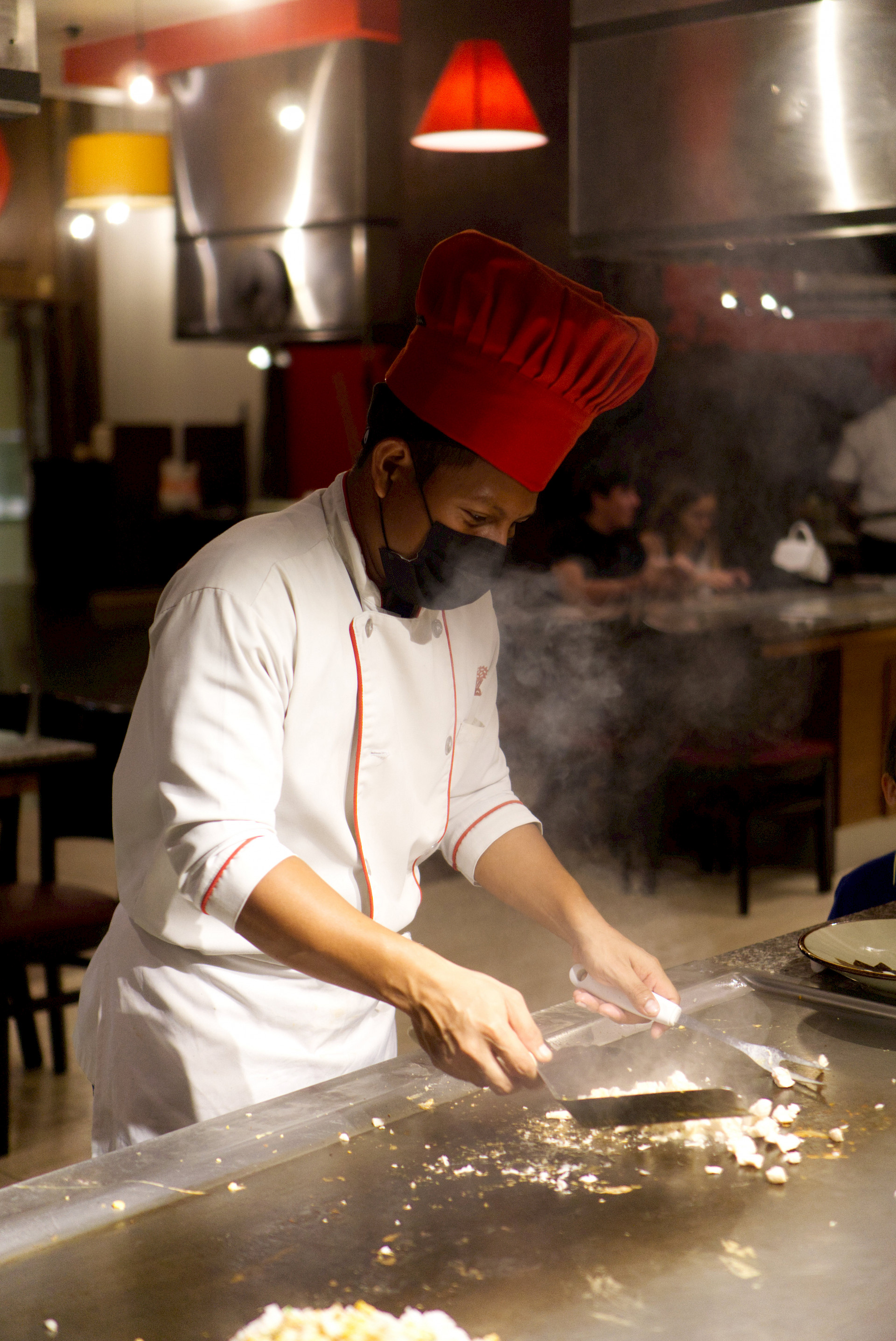 Chef Benihana. Fuego. Cocinando, Restaurante, Comida Japonesa.
